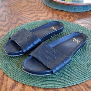 Beek Gallito Black Leather Embossed Slide Sandals Size 8